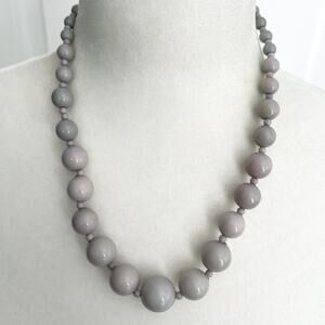 🍭6/$30 Gray tapered beaded bauble retro monochromatic statement bib necklace